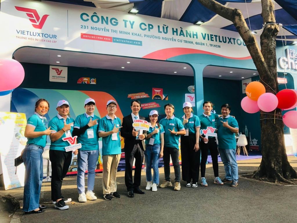 Đồng phục du lịch có phong cách năng động, trẻ trung