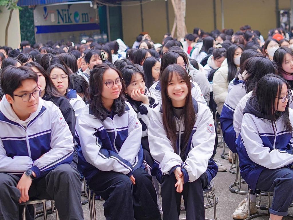 Mẫu đồng phục chính khóa THPT Lê Quý Đôn Hà Đông