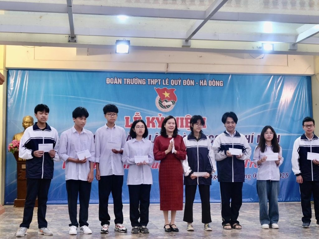 Khi giới thiệu về trường THPT Lê Quý Đôn Hà Đông phải nói đến những thành tích học tập