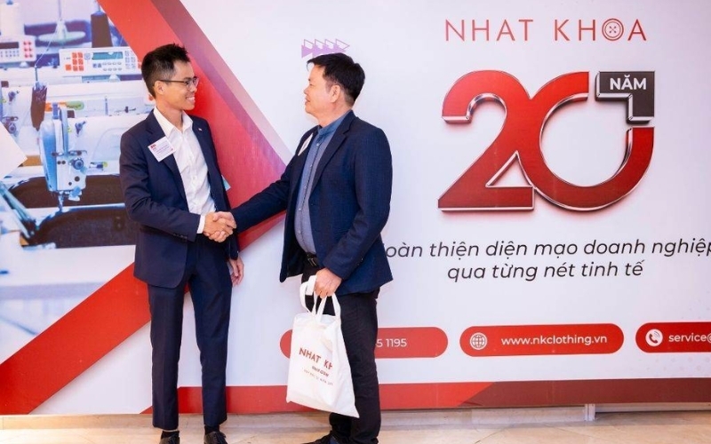 Nhất Khoa cùng bạn tìm hiểu về cờ Phật giáo Việt Nam