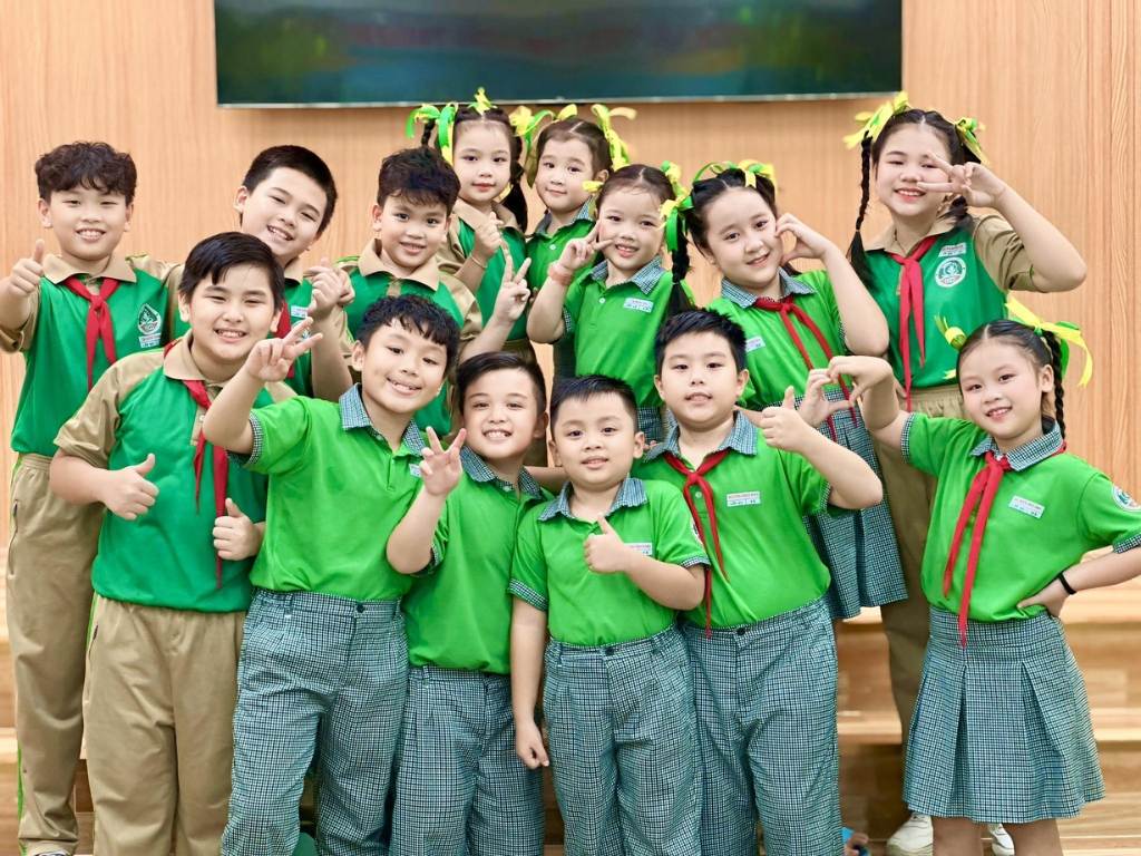Đồng phục trường tiểu học Lý Cảnh Hớn lấy màu xanh lá làm chủ đạo