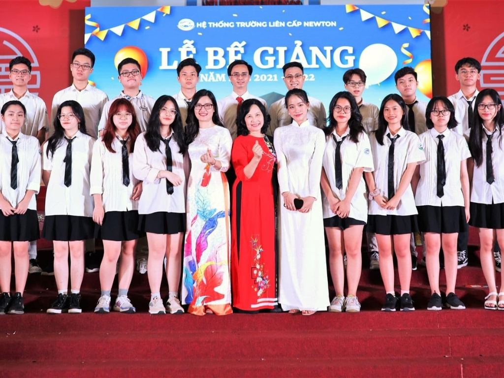 Bộ đồng phục trường liên cấp Newton có thiết kế hiện đại