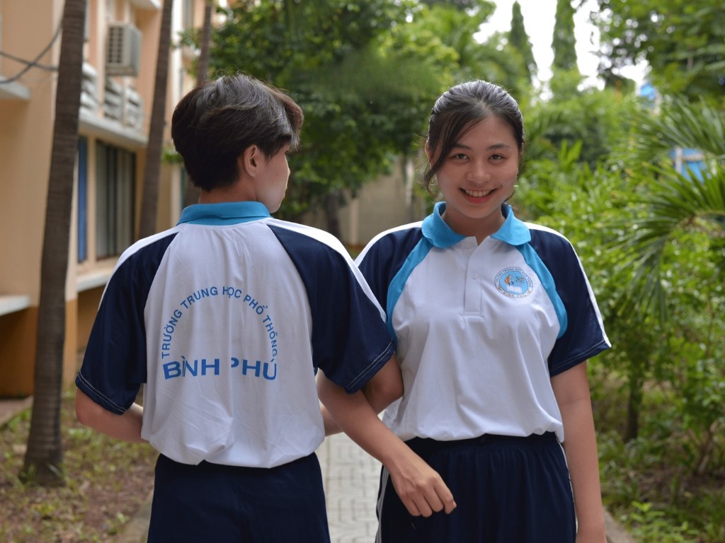 Vải lacoste giúp áo thể dục trường Bình Phú đứng form, đẹp chỉn chu