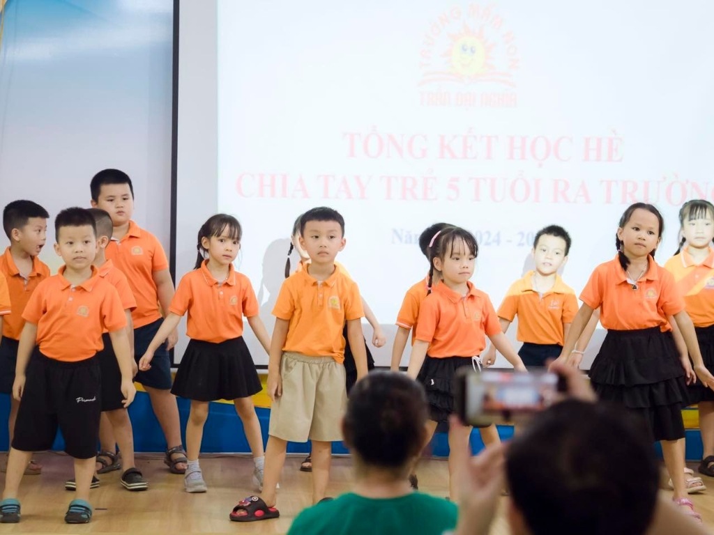 Đồng phục giúp các bé gắn kết với nhau hơn