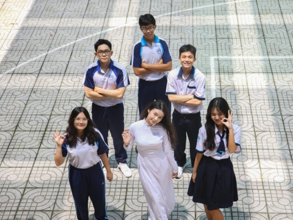 Hệ thống đồng phục của trường Trung học Bình Phú