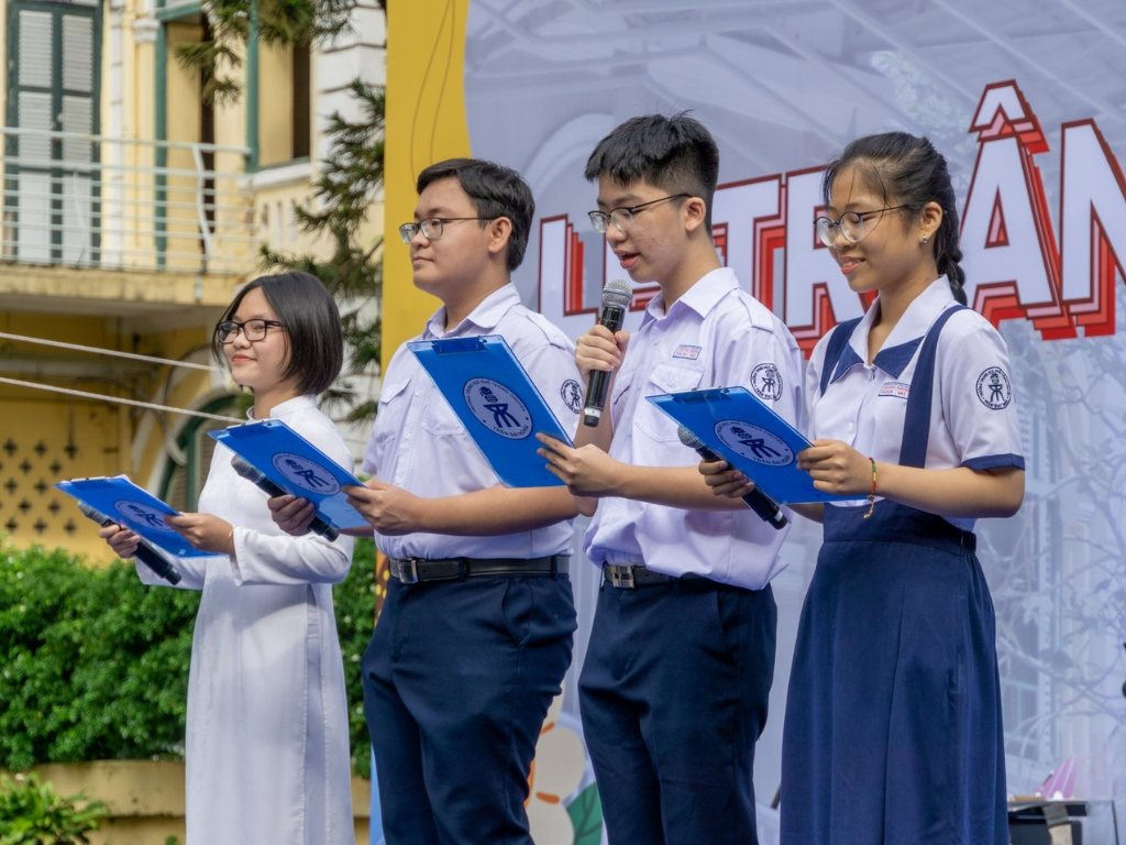 Đồng phục chính khóa của trường Chuyên Trần Đại Nghĩa Bình Dương