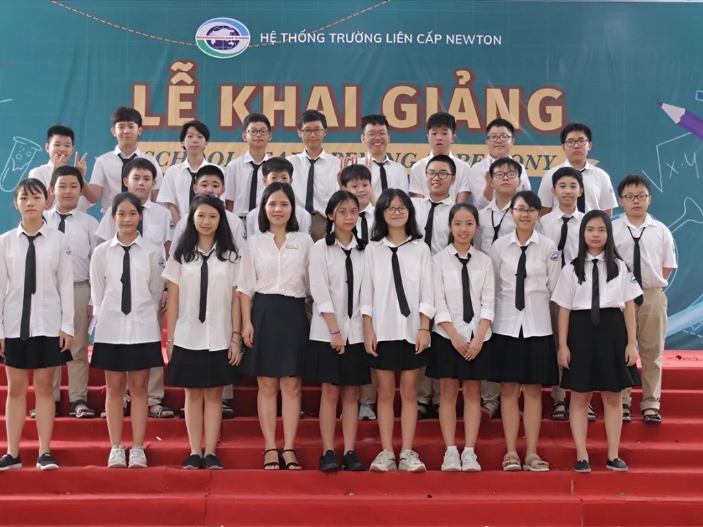 Đồng phục chính khóa của trường Newton cơ sở 3