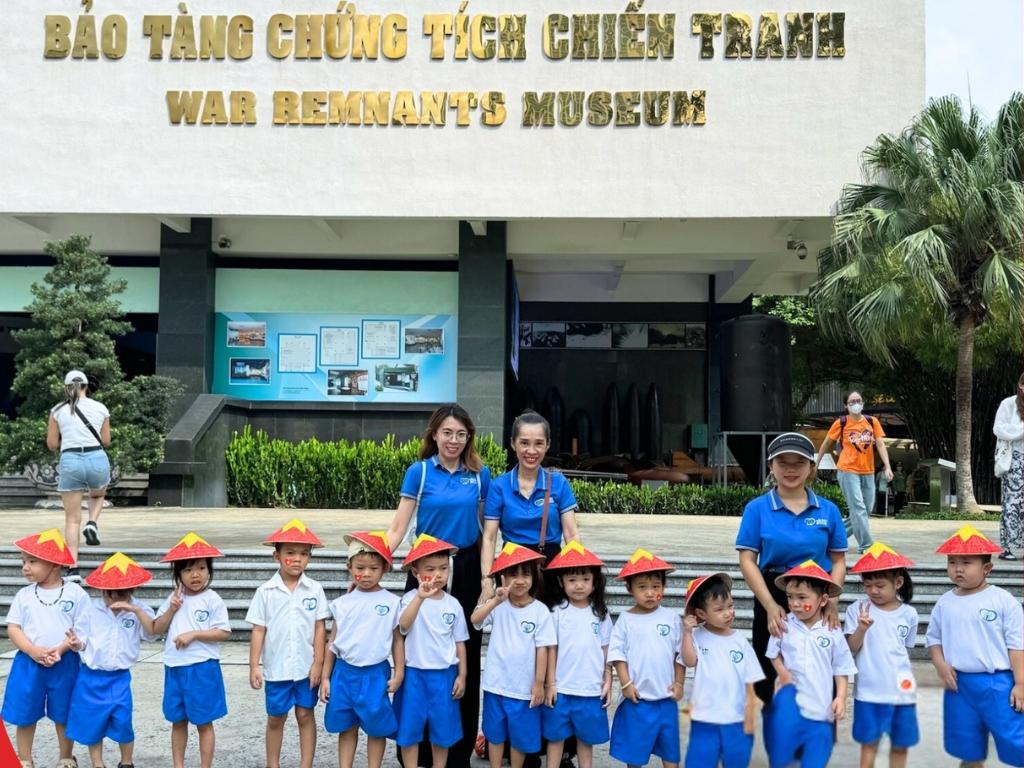 Đồng phục trường Mầm non Xanh giúp giáo viên dễ quản lý các bé hơn