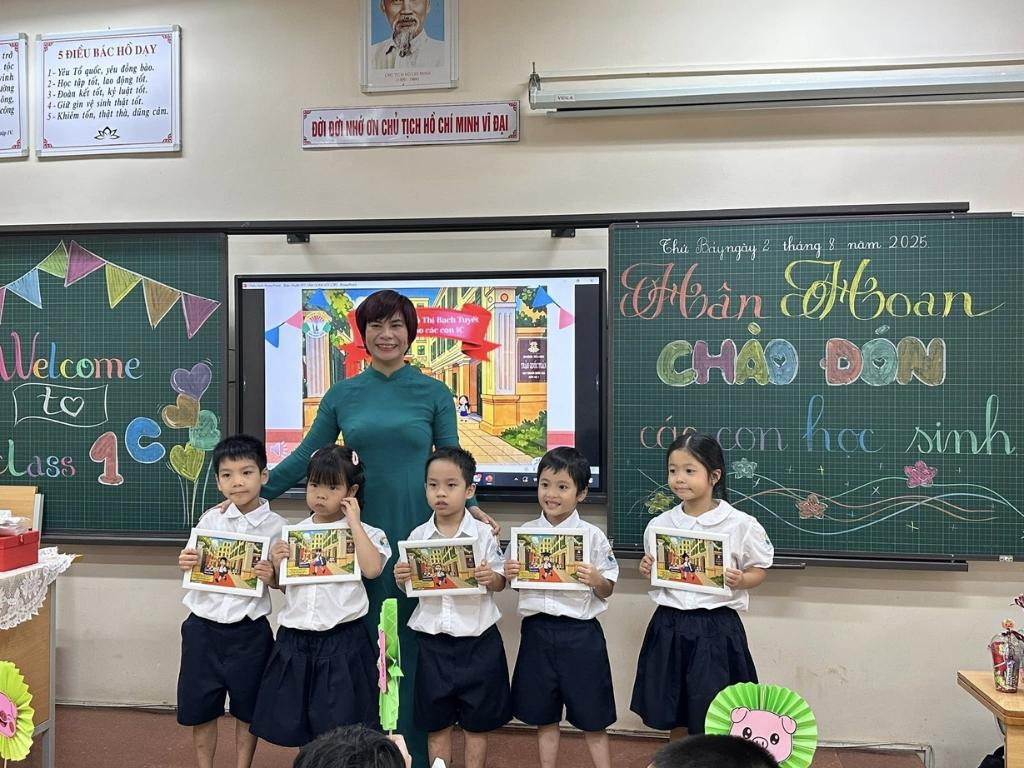 Phụ huynh cần chọn đồng phục có kích cỡ lớn hơn một chút để bé mặc thoải mái