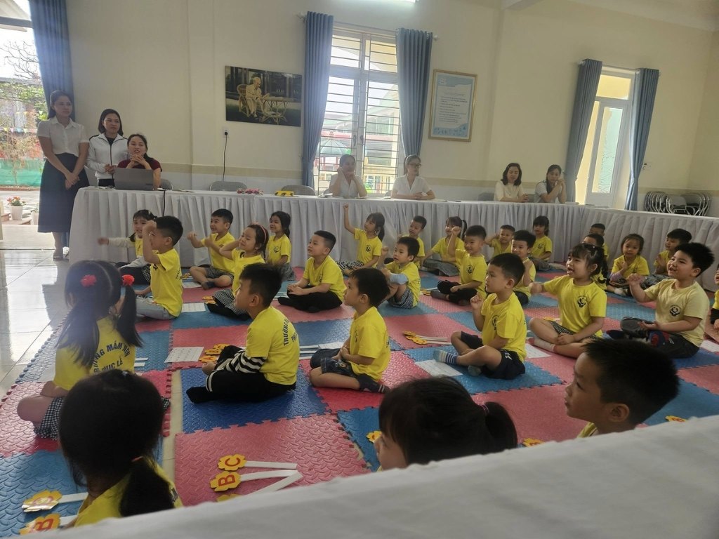 Đồng phục trường Mầm non Phục Lễ có kiểu dáng năng động, thoải mái