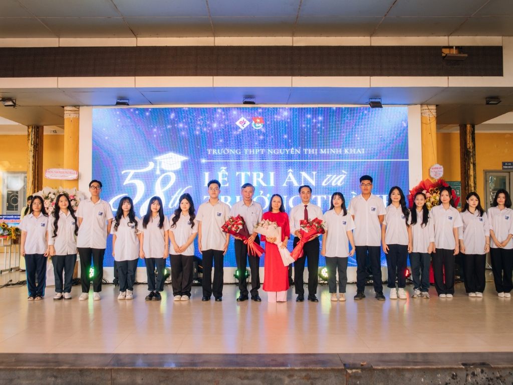 Đồng phục trường PTTH Minh Khai Hà Nội