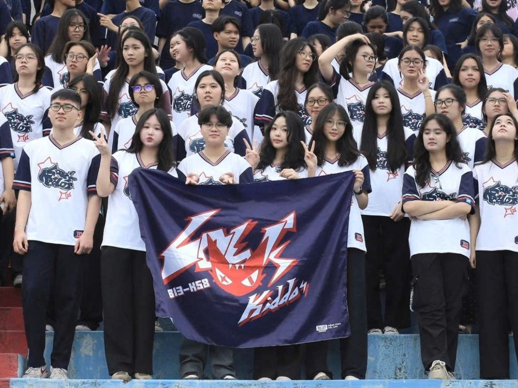 Áo lớp có thiết kế slogan độc đáo giúp thể hiện tinh thần của tập thể lớp