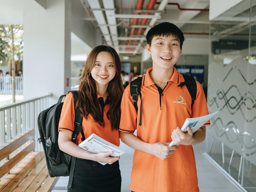 Một đồng phục trường đại học đẹp nhất Việt Nam cần có thiết kế đặc sắc, hài hòa