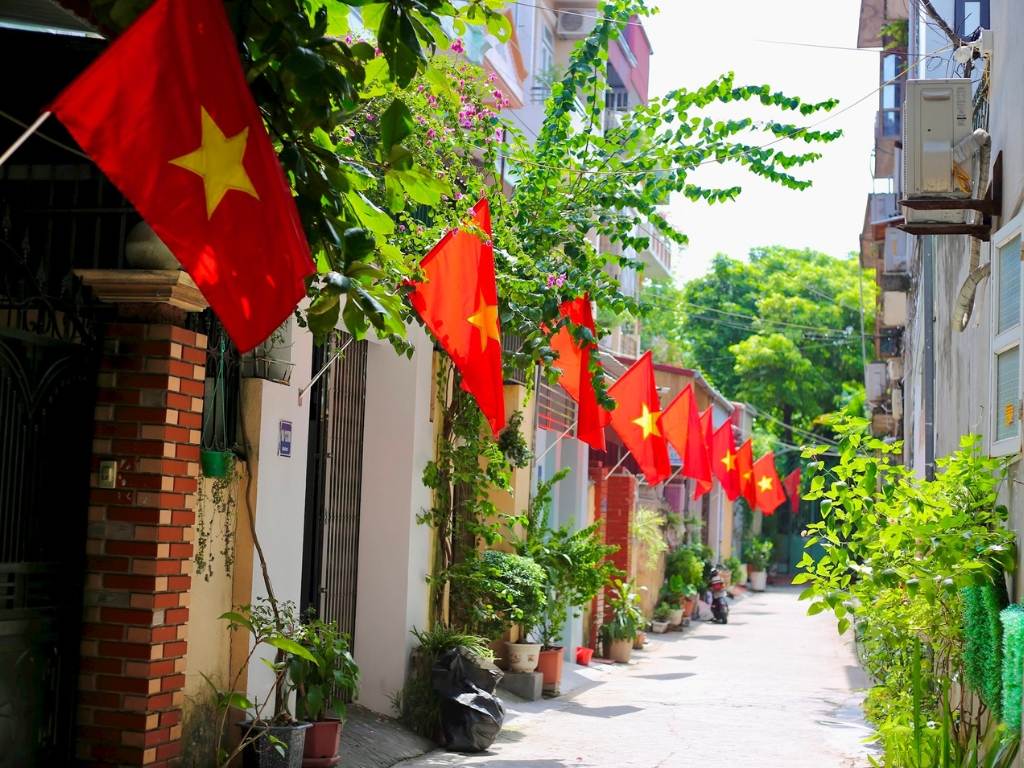 Cờ Tổ quốc Việt nam phải treo cờ ở nơi thoáng đãng và dễ thấy nhất