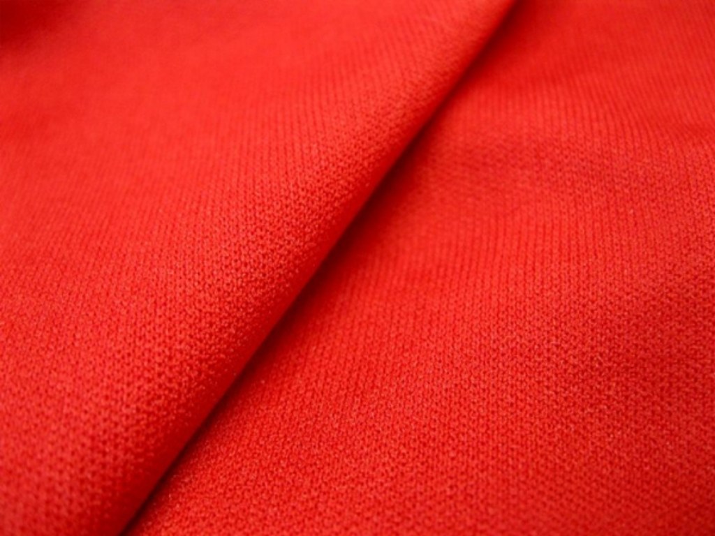 Vải cotton có khả năng thấm hút mồ hôi tốt giúp mang lại cảm giác thoáng mát