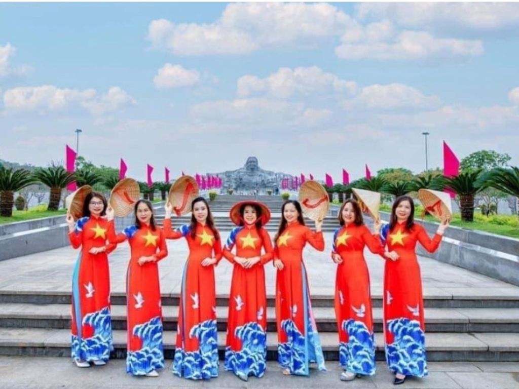 Mọi thành viên cùng khoác lên mình một màu áo