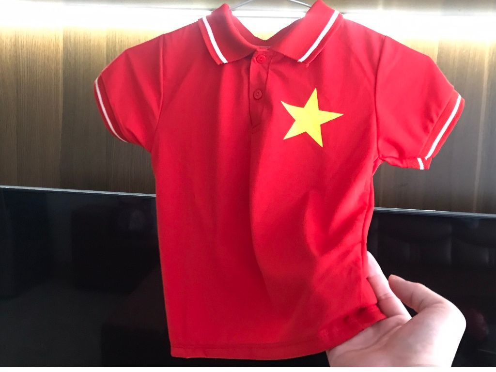 Kiểu áo này mang đến vẻ ngoài lịch sự, chỉn chu hơn áo thun