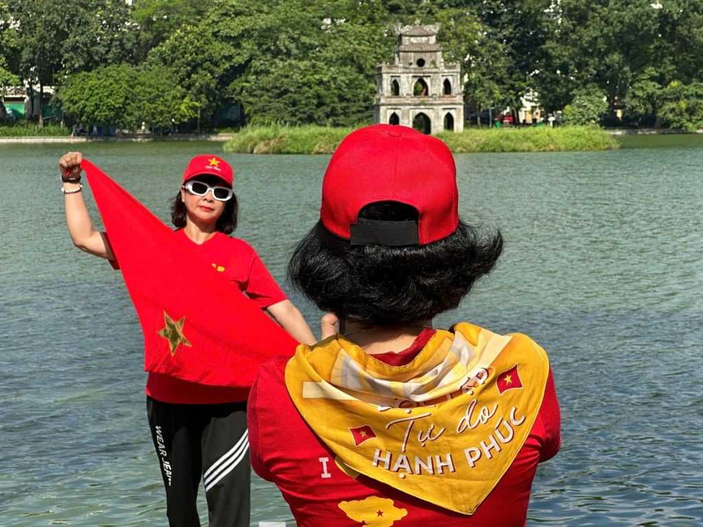 Đường thêu phải dày dặn, không có chỉ thừa