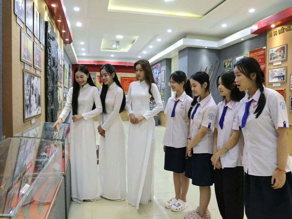 Chiếc áo đồng phục là một món quà tri ân mà mỗi thành viên có thể mặc