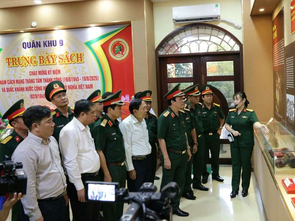 Đồng phục cho chủ đề này nên sử dụng các biểu tượng cốt lõi