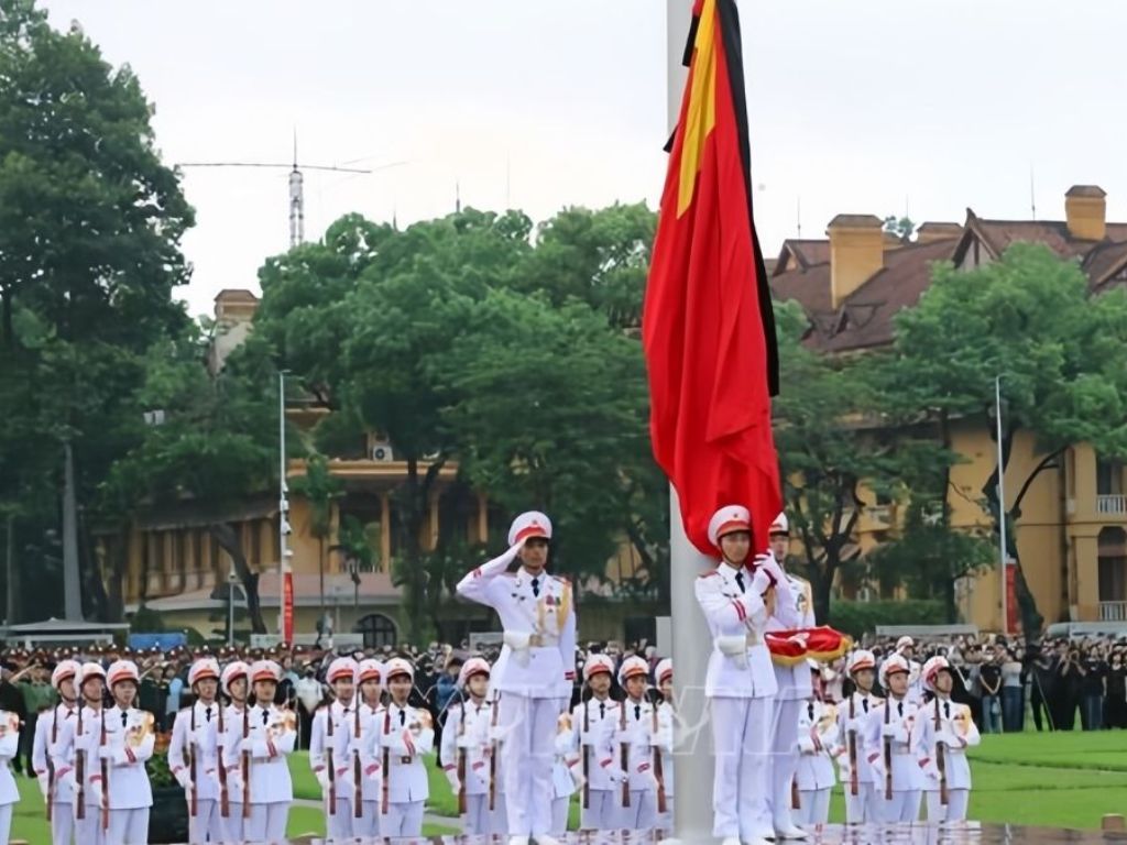 Treo cờ rủ Việt Nam còn để tỏ lòng thương tiếc và đoàn kết với nhân dân