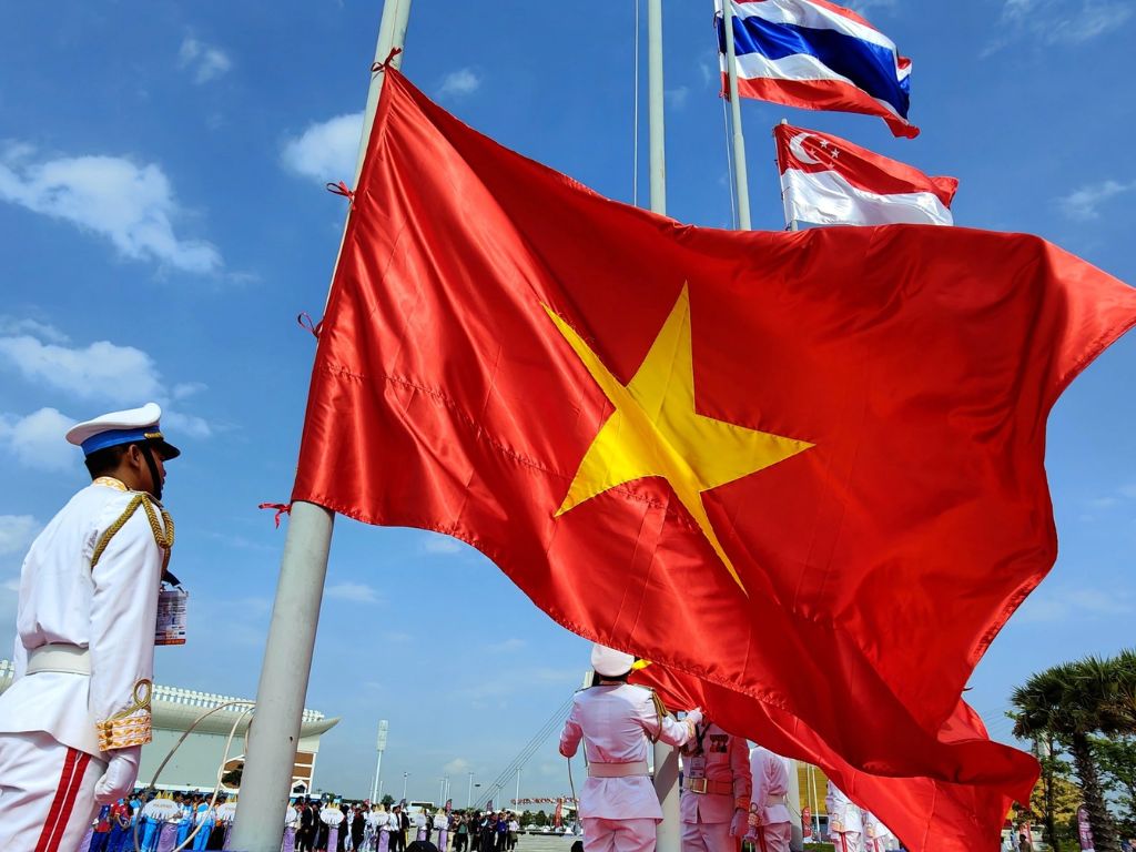 Một lá cờ Tổ Quốc Việt Nam chất lượng phải có đường may viền cẩn thận