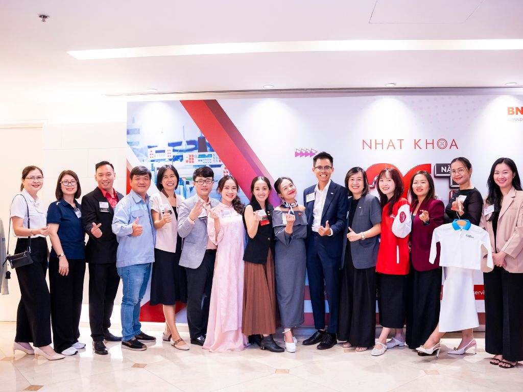 Nhất Khoa cùng bạn tìm hiểu về vẽ lá cờ Việt Nam