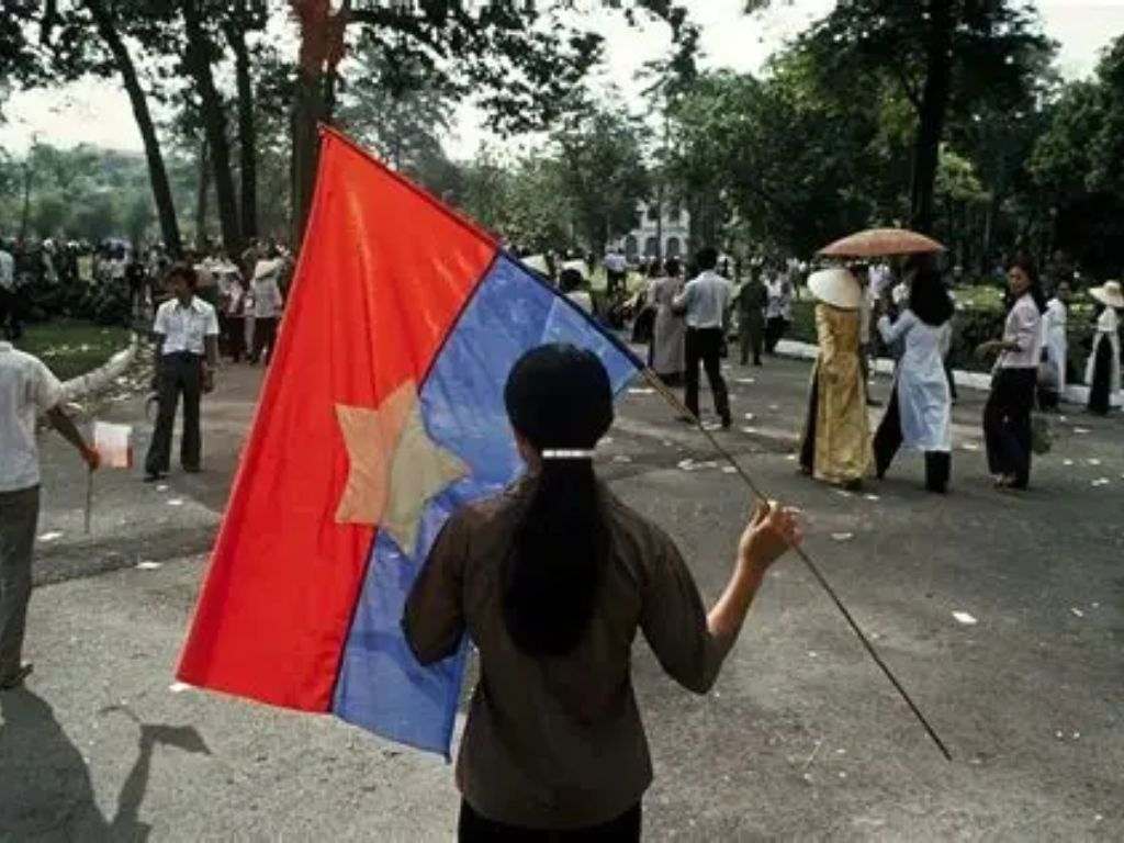 Biểu tượng này mang ý nghĩa tương tự như trên cờ Tổ quốc