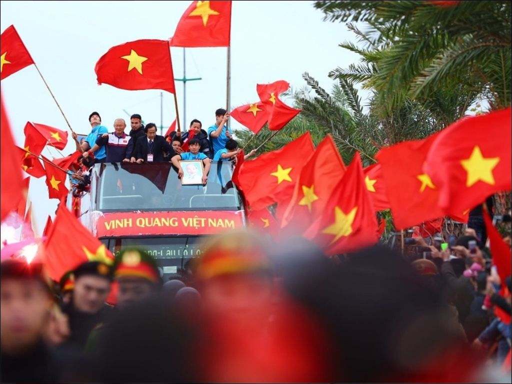 Màu vàng tượng trưng cho màu da của dân tộc Việt Nam