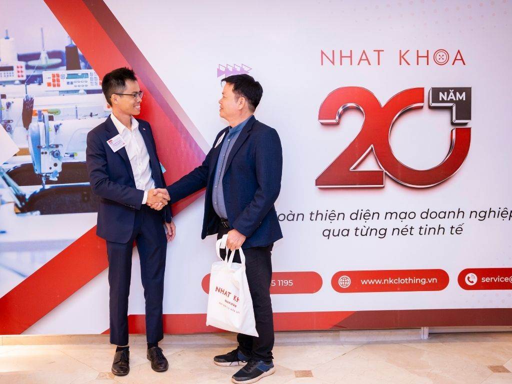 Nhất Khoa cùng bạn tìm hiểu về tại sao cờ việt nam có 2 màu