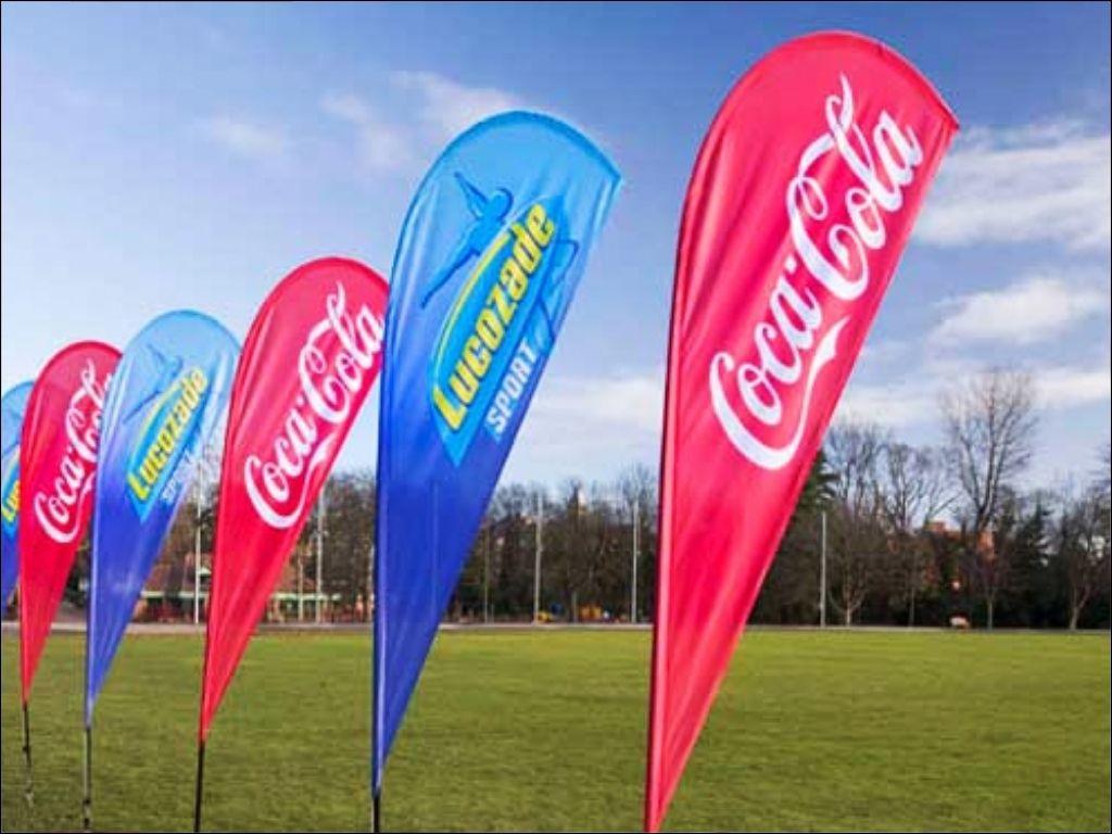 Loại cờ này chủ yếu được dùng để trang trí dọc các tuyến đường lớn