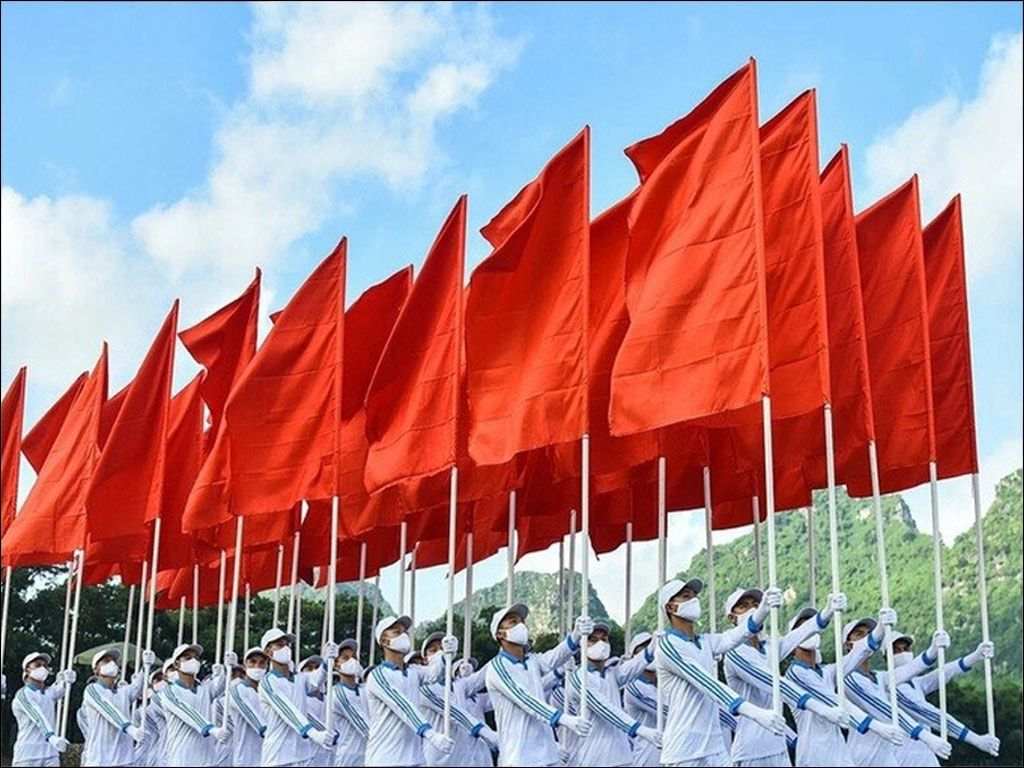 Cờ hồng kỳ là lá cờ màu đỏ, không có ngôi sao hay biểu tượng