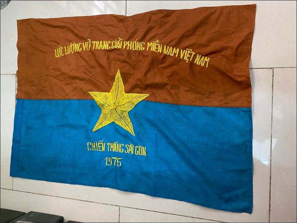 Ngôi sao vàng năm cánh trên cờ mặt trận giải phóng miền Nam Việt Nam
