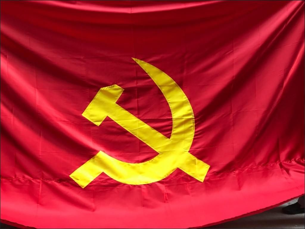 Sản xuất cờ vải, cờ để bàn cần được sắc nét