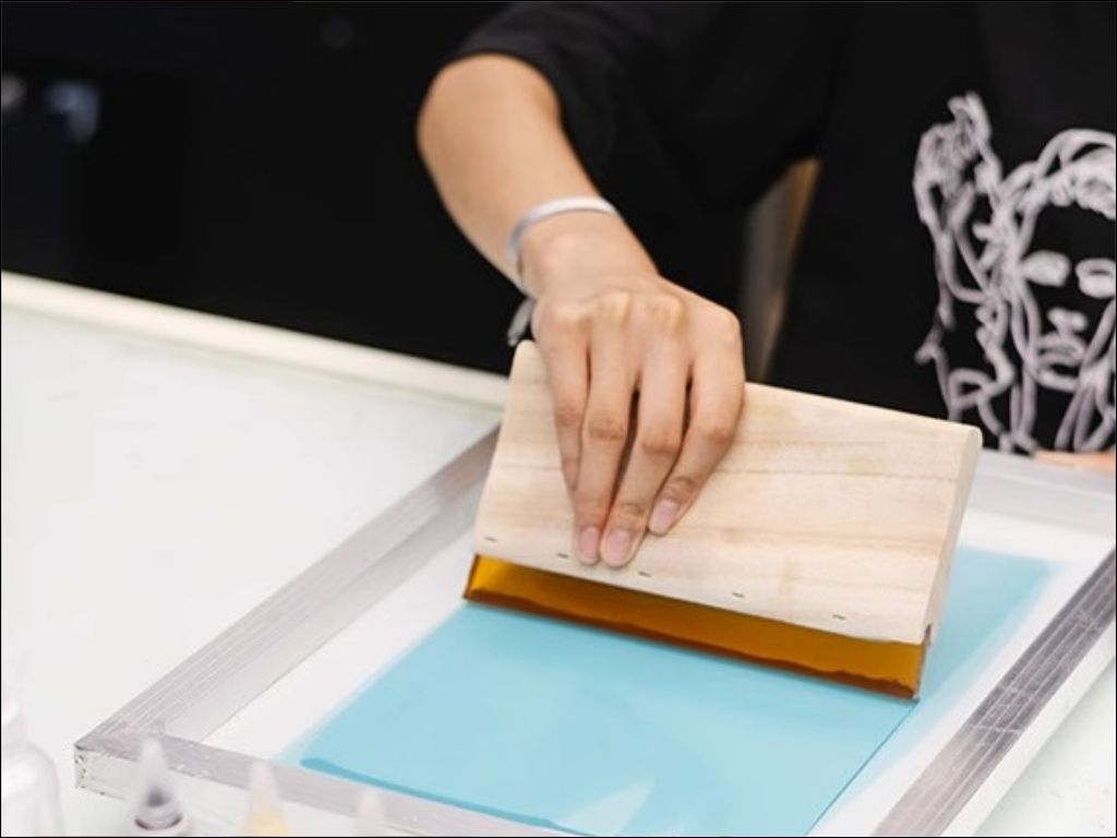 Bạn nên sử dụng các công nghệ in hiện đại như in lụa cao cấp