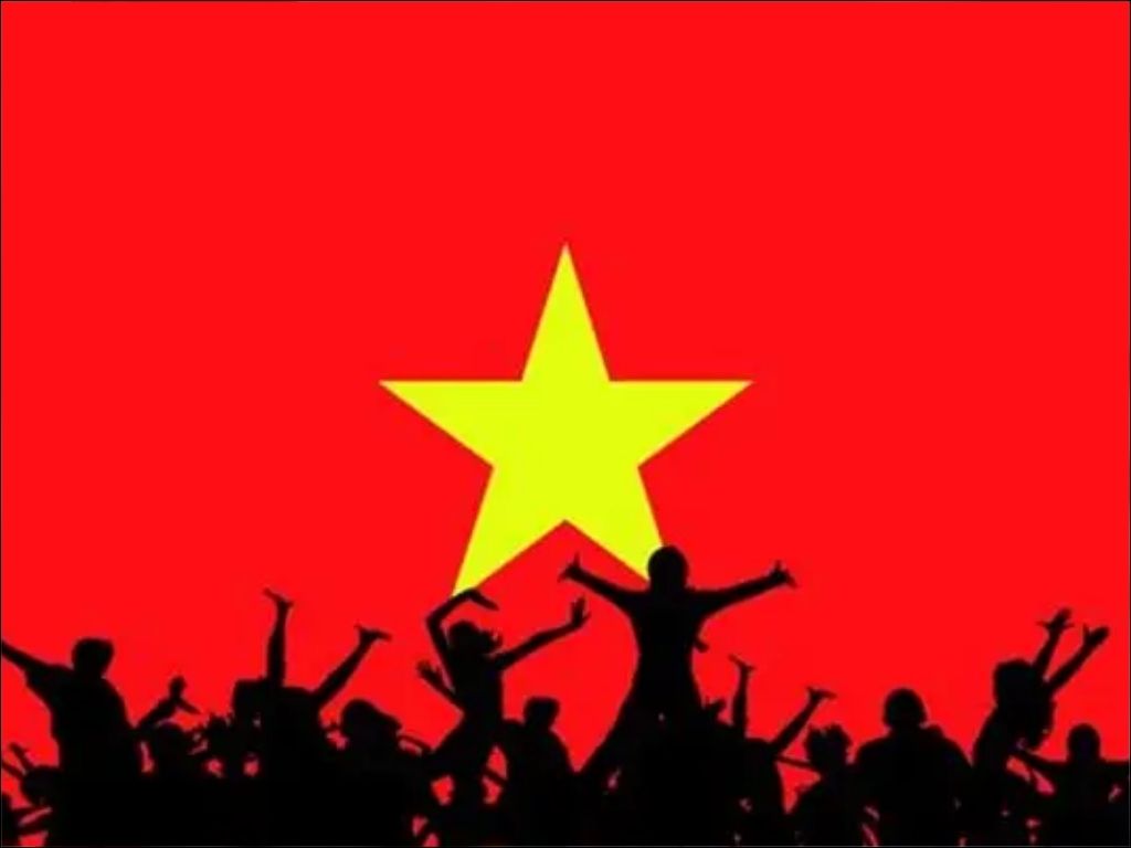 Cờ Việt Nam luôn ở bên phải, cờ Phúc Kiến ở bên trái.