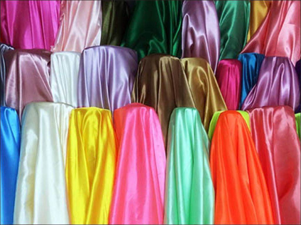 Vải phi bóng (satin) là lựa chọn phổ biến nhất hiện nay