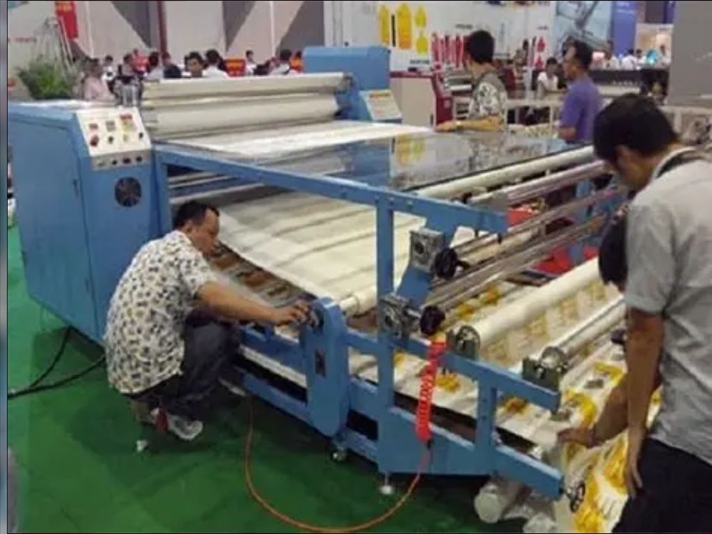 Bạn nên chọn loại cờ Việt Nam nhỏ được in bằng kỹ thuật in chuyển nhiệt