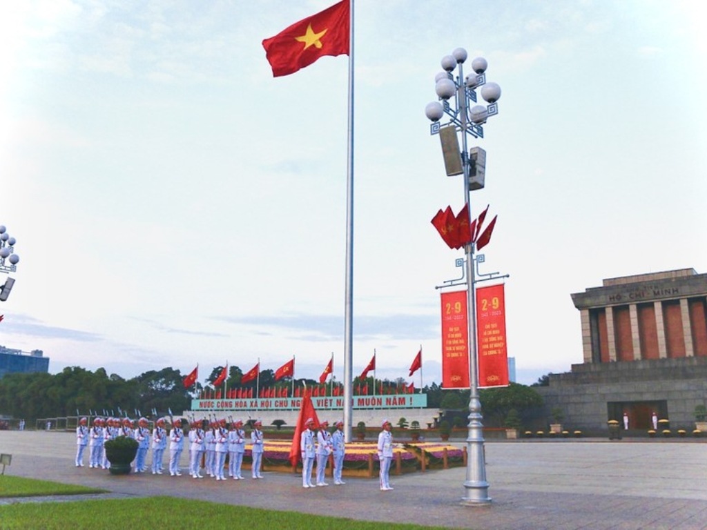 Ngày nay, cờ cách mạng trở thành Quốc kỳ của Việt Nam