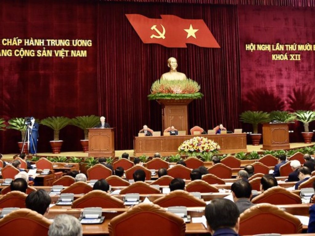 Cờ Cộng sản Việt Nam luôn được treo trang trọng tại trụ sở các cơ quan của Đảng