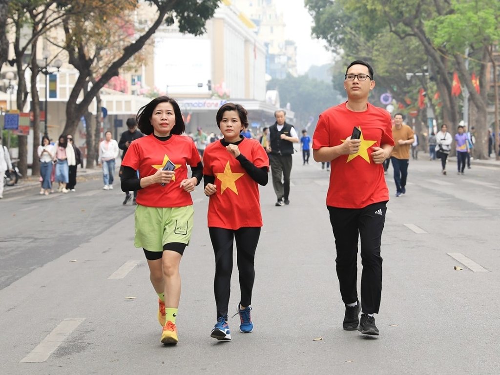Áo cờ đỏ sao vàng chất đẹp Hà Nội cần thoáng mát khi hoạt động ngoài trời