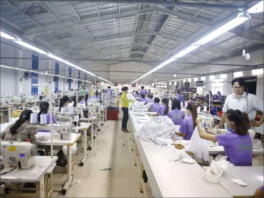 Xưởng may đồng phục là đơn vị trực tiếp sở hữu máy móc, nhà xưởng,