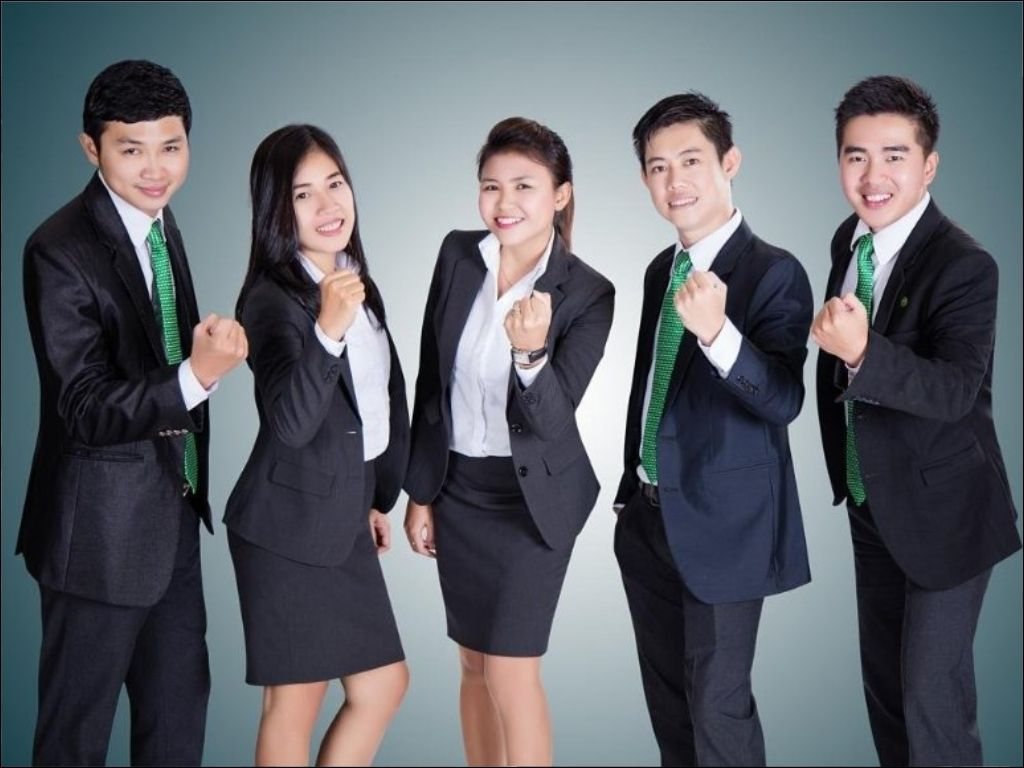 Đồng phục đồng bộ, thiết kế tinh tế thể hiện sự sang trọng của bạn