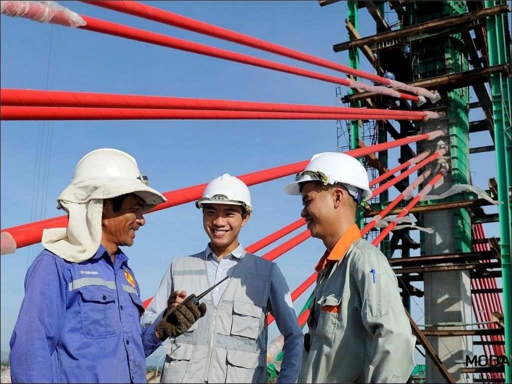 Đồng phục đồng bộ, thiết kế tinh tế thể hiện sự chuyên nghiệp của bạn