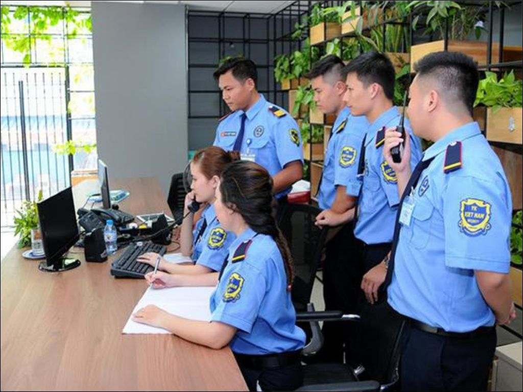 Đồng phục đồng bộ, thiết kế tinh tế thể hiện sự chuyên nghiệp của bạn