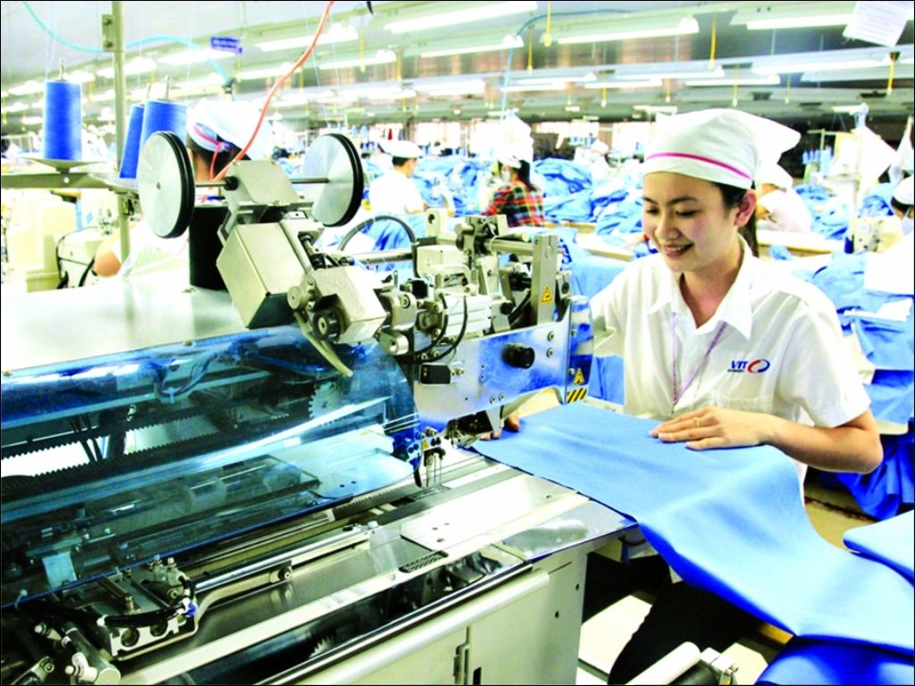 Bạn nên làm việc trực tiếp với xưởng may khi đặt đồng phục