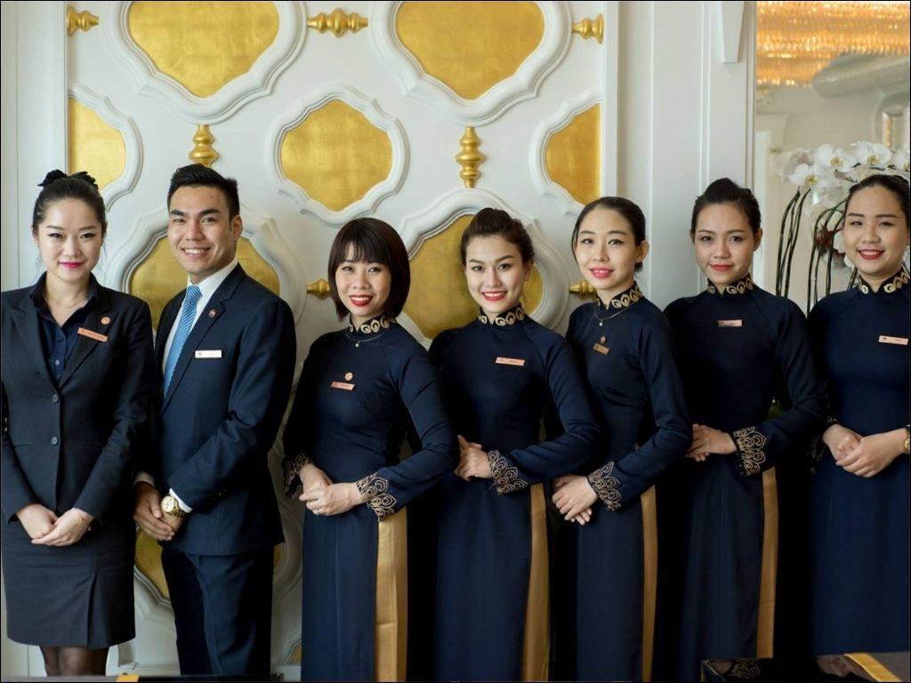 Đồng phục đồng bộ, thiết kế tinh tế thể hiện sự sang trọng của bạn