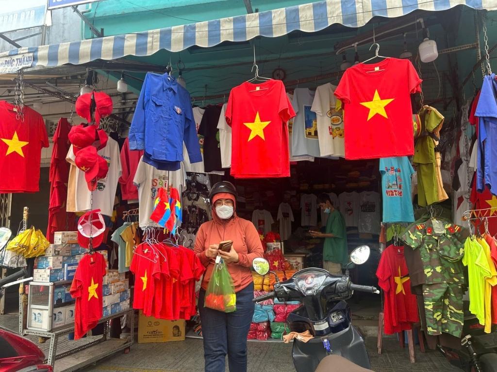 Cửa hàng bán lẻ áo cờ đỏ sao vàng Bình Dương sẽ có số lượng hạn chế