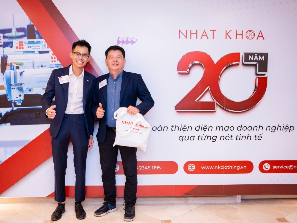 Nhất Khoa Uniform chuyên cung cấp áo cờ đỏ sao vàng số lượng lớn với giá tốt