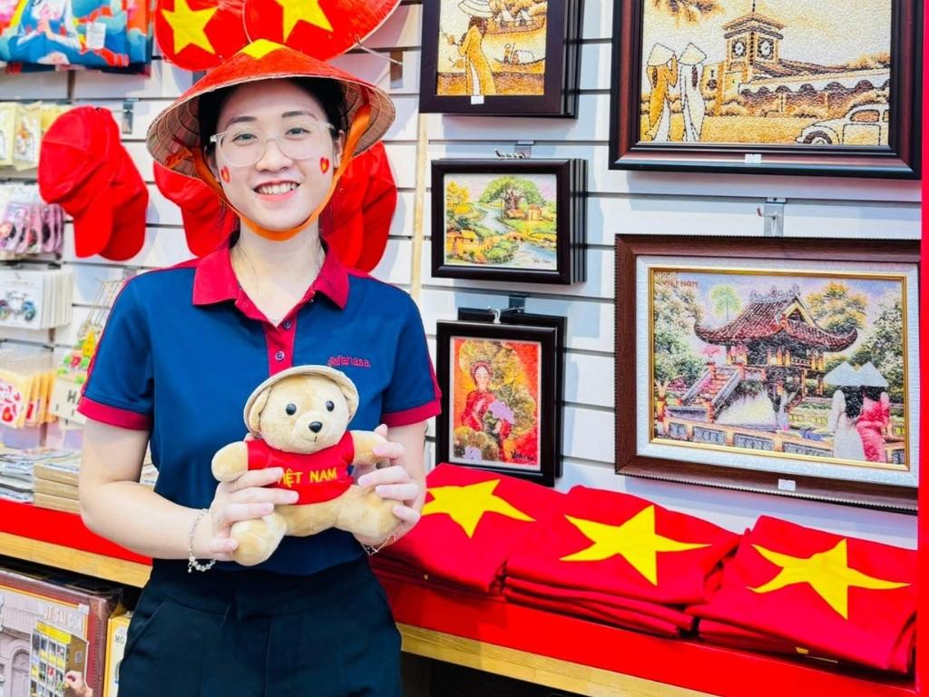 Nhà sách là địa điểm mua áo cờ đỏ sao vàng Quận 10 dễ tìm thấy nhất